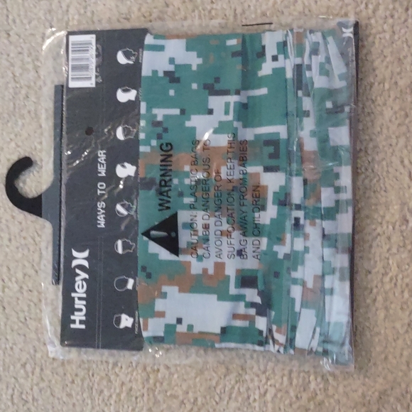 Hurley Multi-Functional Seamless Wear Gaiter - Picture 2 of 2